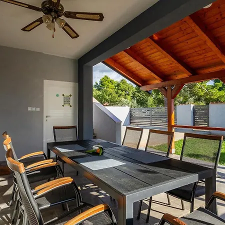 Katarina - By Guide * Peroj