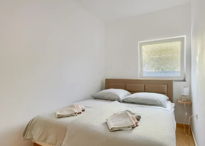 Katarina - By Guide 빌라 페로이