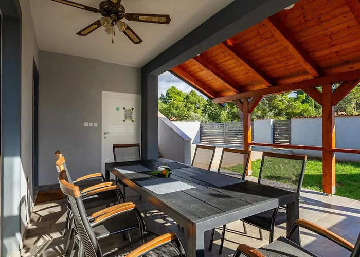 Katarina - By Guide * Peroj