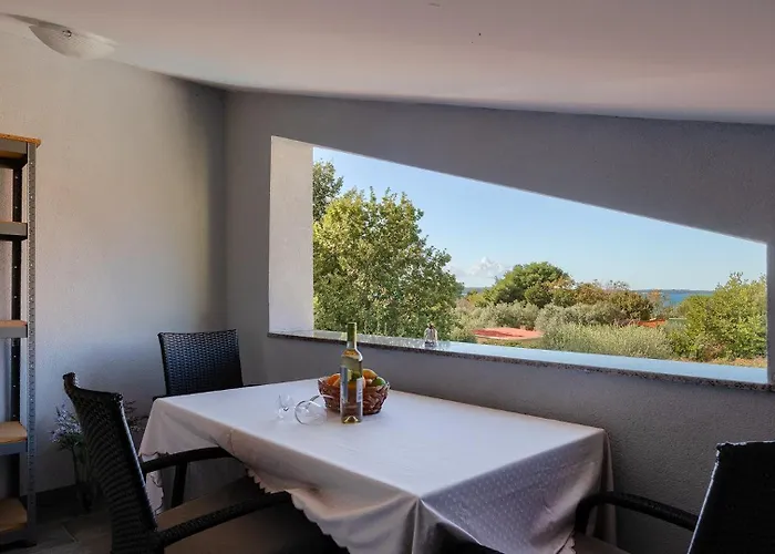 Katarina - By Guide * Peroj