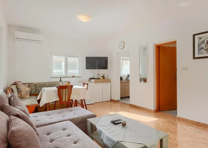 Katarina - By Guide Peroj