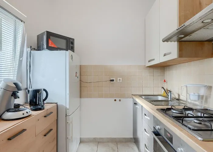 Katarina - By Guide * Peroj