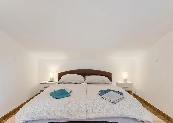 Vila Katarina - By Guide *